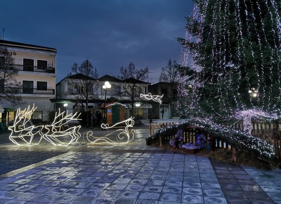 Δείτε την εκδήλωση για τη φωταγώγηση του Χριστουγεννιάτικου δέντρου στους Σοφάδες που έγινε την Πέμπτη 12/12/2019