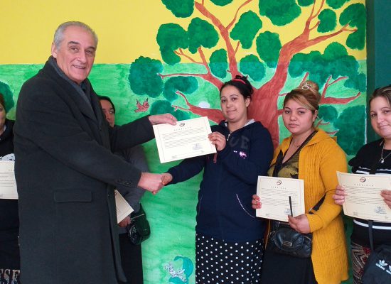 Απονομή βεβαιώσεων τμήματος Αισθητικής  στο Παράρτημα Ρομά  του ΚΚ του Δήμου Σοφάδων