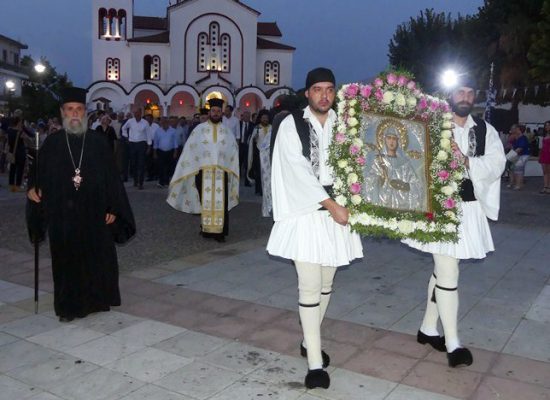 Σοφάδες: Με λαμπρότητα η λιτάνευση της Ιερής εικόνας της Αγίας Παρασκευής